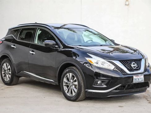 Used 2018 Nissan Murano SV image 3