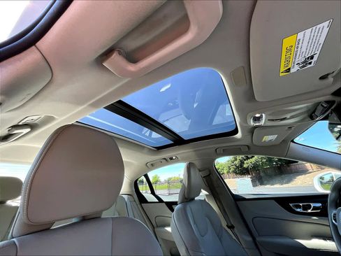 Used 2019 Volvo S60 T5 Momentum w/ Premium Package FWD image 25