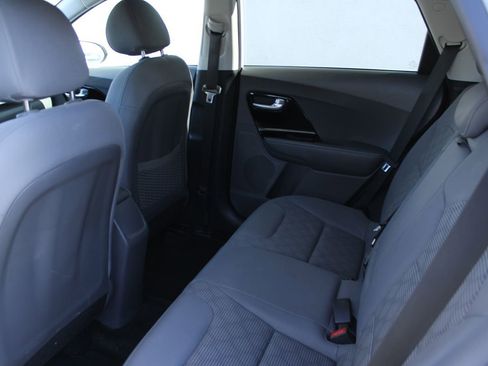 Used 2020 Kia Niro LXS FWD image 13
