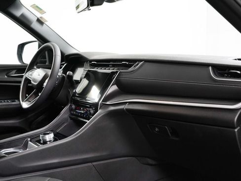 Used 2025 Jeep Grand Cherokee 4WD image 22