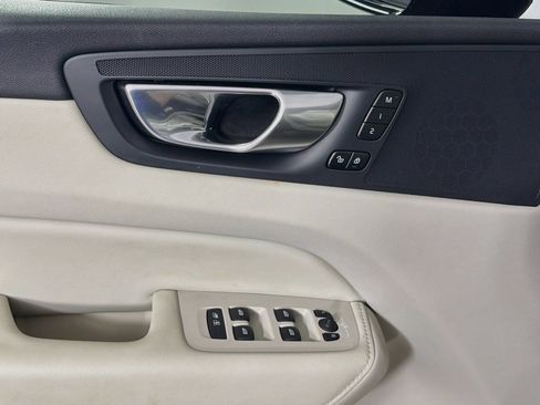 Certified 2023 Volvo XC60 B5 Plus w/ Protection Package Premier AWD/4WD image 18