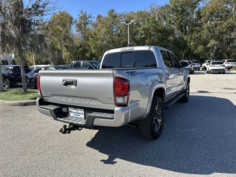 Used 2018 Toyota Tacoma TRD Sport image 6