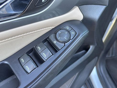 Used 2022 Chevrolet Traverse LS image 27