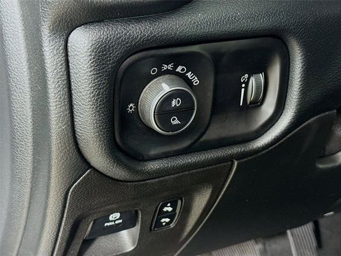 Used 2020 RAM 1500 Big Horn AWD/4WD image 12
