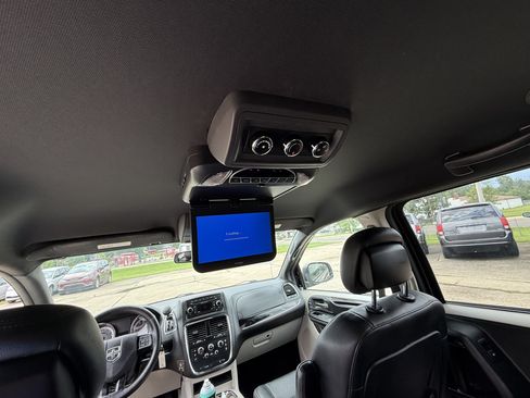 Used 2017 Dodge Grand Caravan SXT FWD image 28