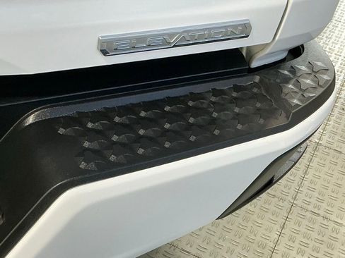 Used 2024 GMC Canyon Elevation image 4