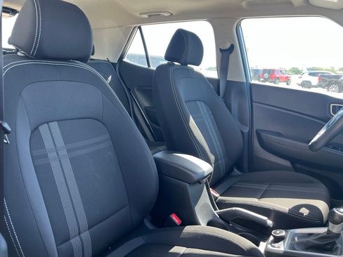 Used 2025 Hyundai Venue SEL FWD image 18