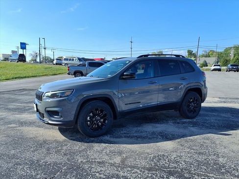 Used 2023 Jeep Cherokee Altitude Lux image 23