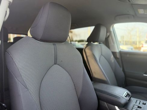 Used 2024 Toyota Highlander LE image 24