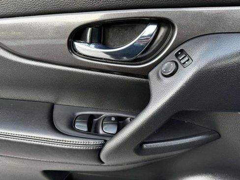 Used 2020 Nissan Rogue S w/ Special Edition Package image 17