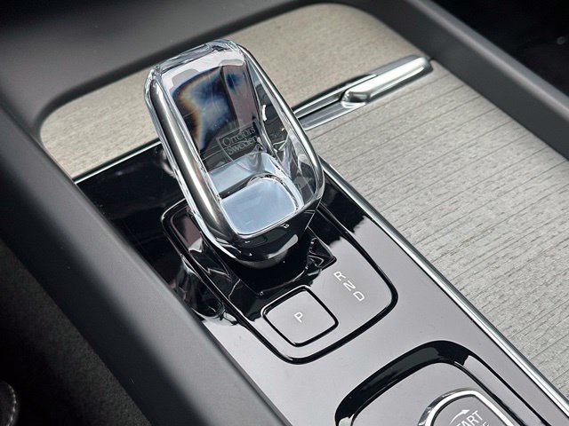 Certified 2025 Volvo XC60 B5 Ultra AWD/4WD image 19