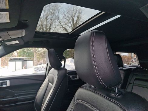 Used 2020 Ford Explorer XLT w/ Equipment Group 202A image 14