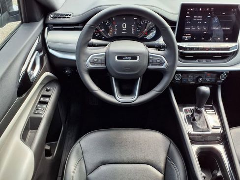 Used 2025 Jeep Compass Limited AWD/4WD image 15