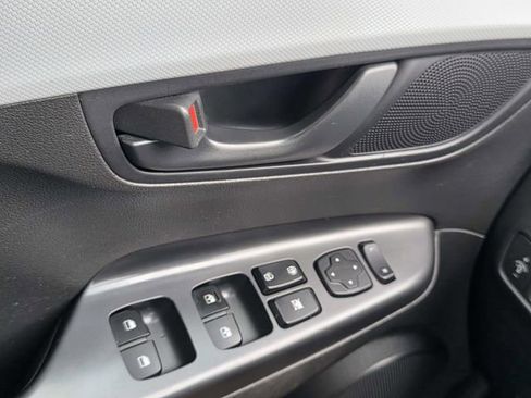 Used 2018 Hyundai Kona SEL w/ SEL Tech Package 02 image 18