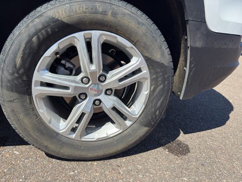 Used 2024 GMC Terrain SLE AWD/4WD image 9