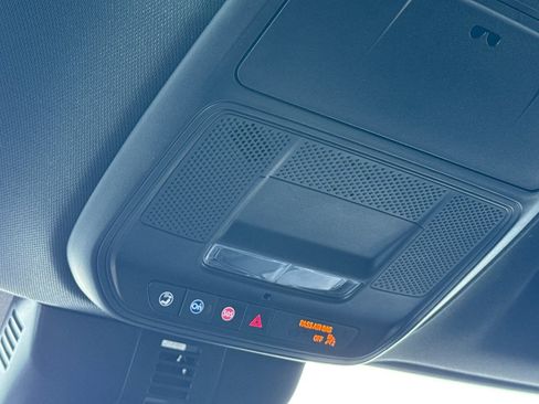 Used 2025 Buick Enclave Preferred FWD image 22