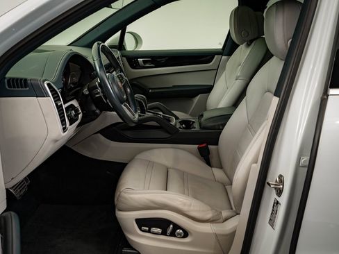 Used 2019 Porsche Cayenne S image 5