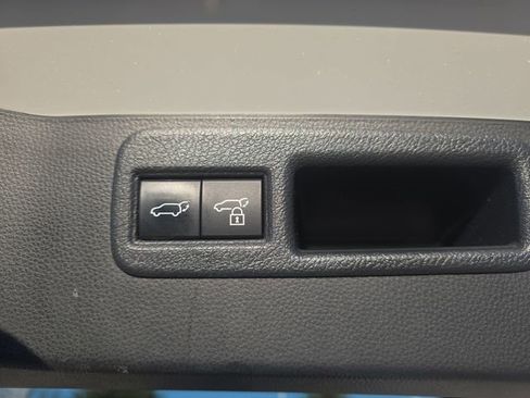 Certified 2021 Toyota Venza Limited image 13