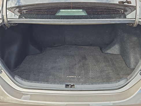 Used 2018 Toyota Corolla LE w/ Carpet Mat Package (TMS) FWD image 30