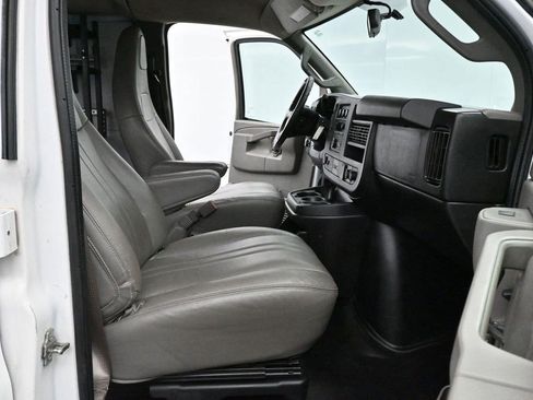 Used 2018 GMC Savana 2500 w/ Enhanced Convenience Package RWD image 25