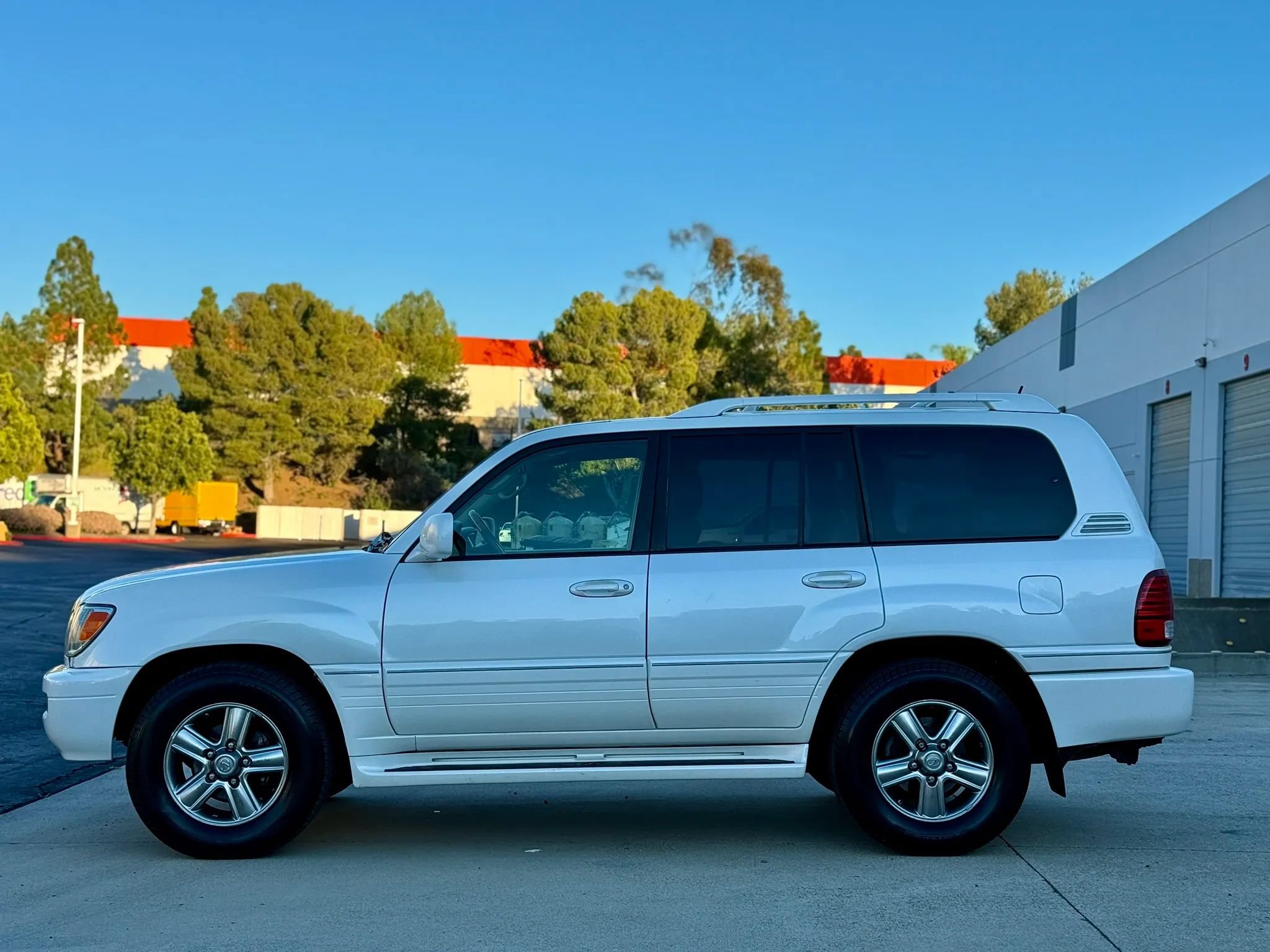 Used 2006 Lexus LX 470 4WD w/ Preferred Accessory Pkg image 6
