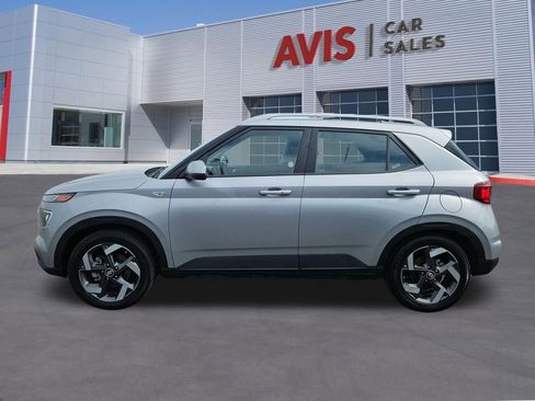 Used 2025 Hyundai Venue SEL FWD image 2
