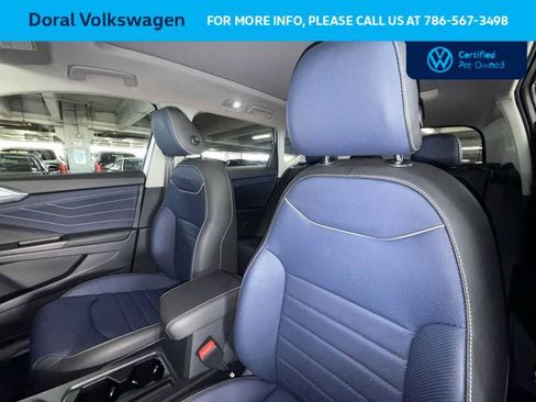 Used 2025 Volkswagen Taos SEL AWD/4WD image 14