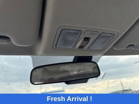 Used 2025 Hyundai Venue SEL FWD image 9