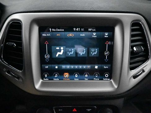 Used 2017 Jeep Compass Latitude w/ Popular Equipment Group AWD/4WD image 15