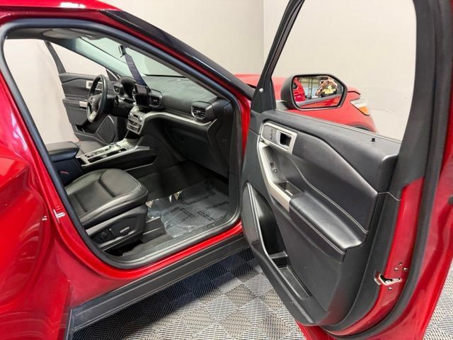 Used 2023 Ford Explorer XLT w/ Equipment Group 202A AWD/4WD image 24