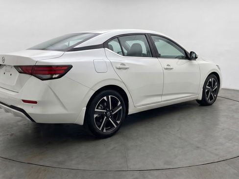 Used 2025 Nissan Sentra SV FWD image 9