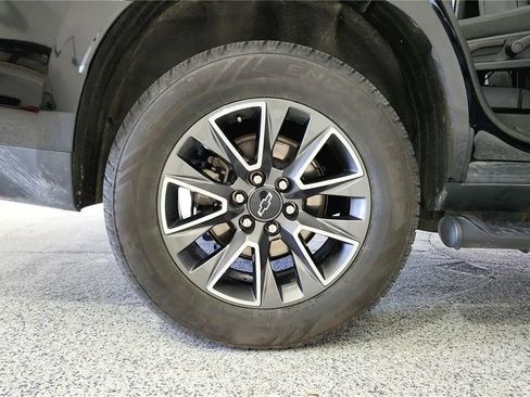 Used 2023 Chevrolet Tahoe Z71 w/ Luxury Package AWD/4WD image 13
