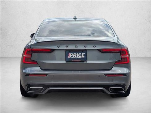 Used 2019 Volvo S60 T6 R-Design image 7