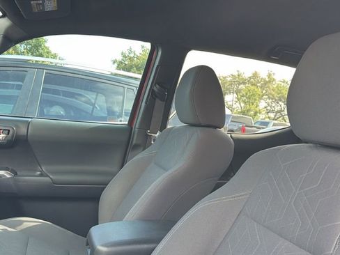 Used 2019 Toyota Tacoma TRD Sport w/ Technology Package RWD image 12
