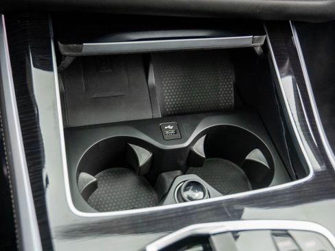 Certified 2025 BMW X5 xDrive50e w/ M Sport Package image 22