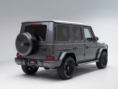 Used 2022 Mercedes-Benz G 550 image 3