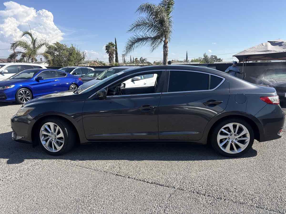 Used 2016 Acura ILX w/ Premium Package FWD image 2