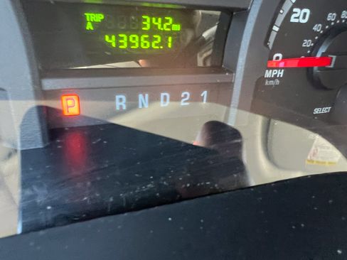 Used 2014 Ford E-250 and Econoline 250 w/ Power Group RWD image 18