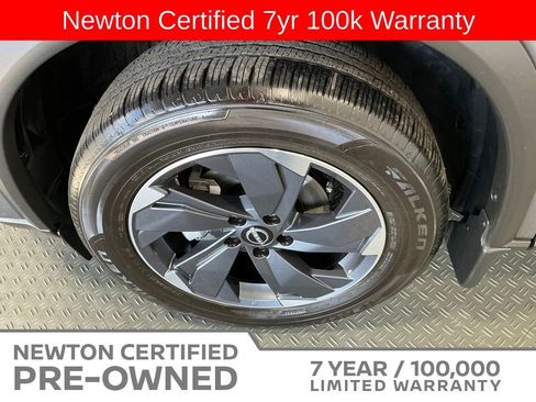 Used 2025 Nissan Rogue SV FWD image 41
