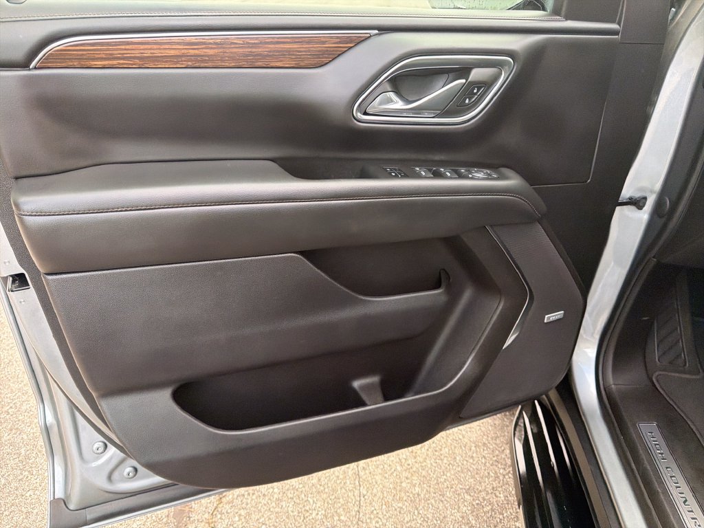 Used 2023 Chevrolet Suburban High Country AWD/4WD image 13