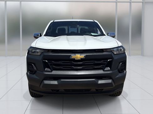 Used 2025 Chevrolet Colorado W/T AWD/4WD image 9