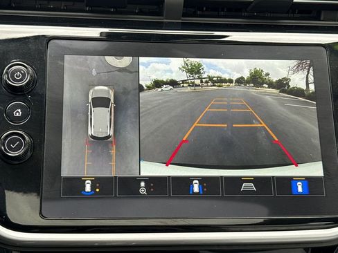 Used 2023 Chevrolet Bolt EUV Premier w/ Sun & Sound Package FWD image 28