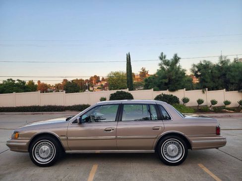 Used 1988 Lincoln Continental Signature FWD image 4