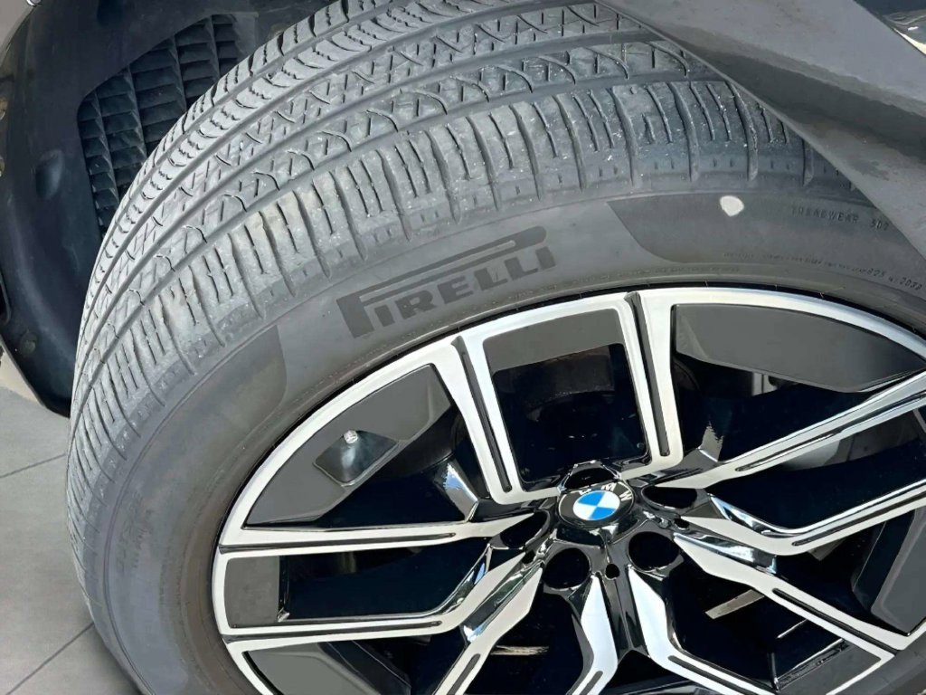 Used 2023 BMW 740i w/ Parking Assistance Package RWD image 28
