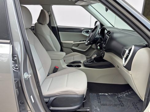 Used 2023 Kia Soul LX w/ LX Technology Package FWD image 14