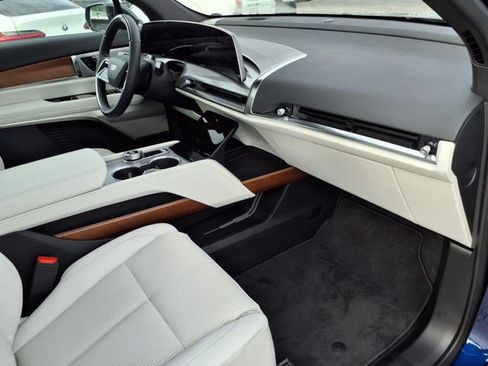 New 2026 Cadillac Vistiq Sport image 25