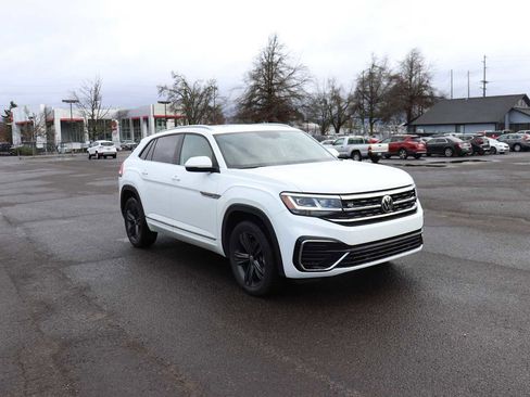 Used 2020 Volkswagen Atlas Cross Sport SE image 3