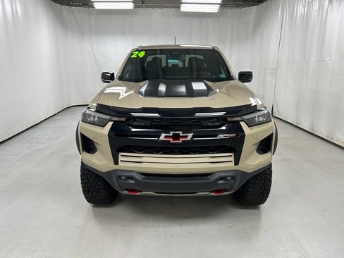 Used 2024 Chevrolet Colorado ZR2 w/ Technology Package AWD/4WD image 3