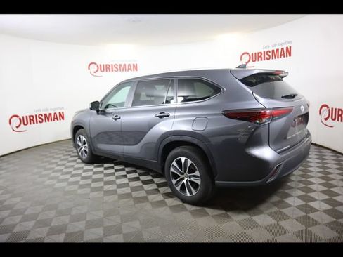 Used 2024 Toyota Highlander XLE FWD image 10