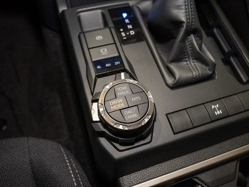 Used 2025 Toyota 4Runner TRD Off-Road image 18